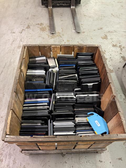 Bulk Lot of Approx. 700-1000 Mixed Tablets (850 lbs Gross) – Apple, Samsung, Lenovo, Amazon & More – For Parts