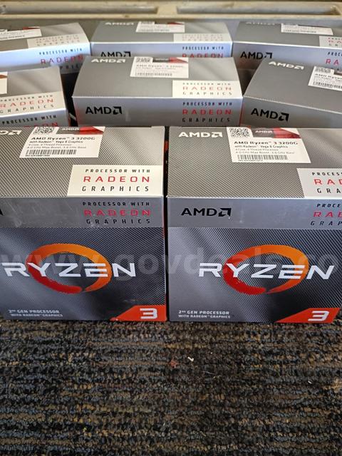 Lot of (8) NEW AMD Ryzen 3 3200G Processors
