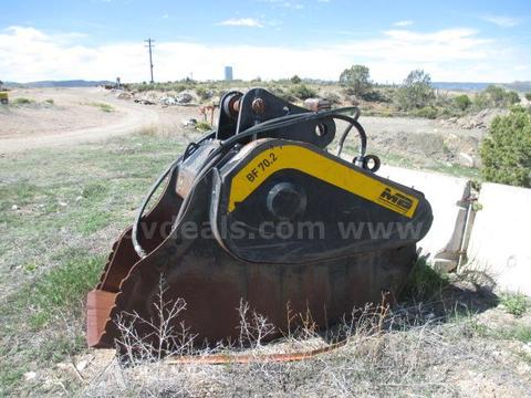 Rock crusher bucket
