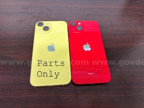 Lot of 13 iPhones