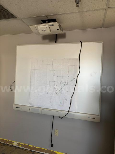 ELECTRONIC BOARD AND PROJECTOR
