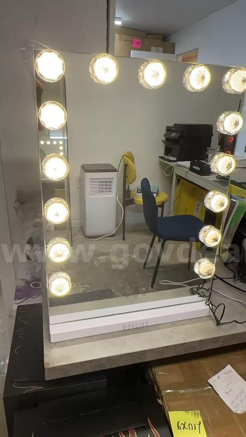 Brand New lot of 2 Makeup Vanity Mirror, 3 Color Changing 15Pcs Dimmable LED Light Bulbs, Smart Touch Cont (4496)