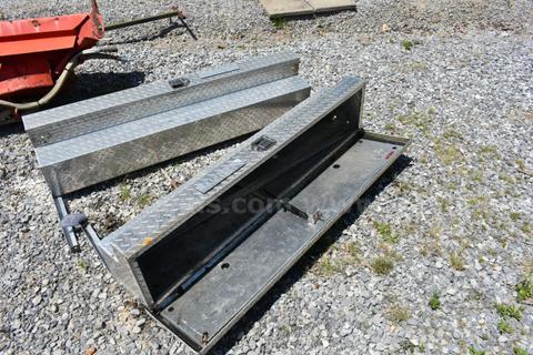 Side tool boxes