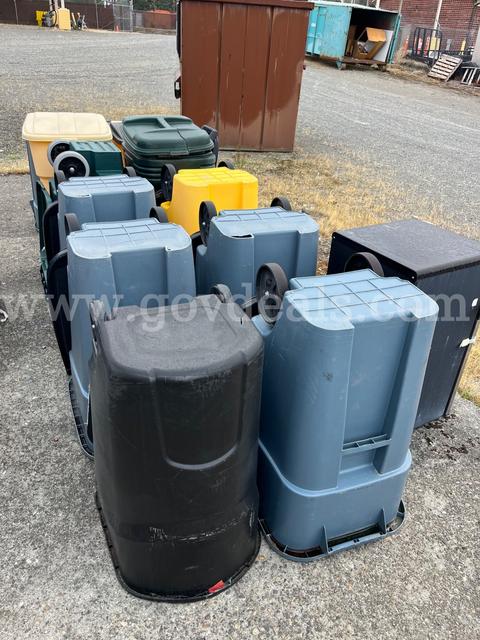 Lot (13) Trash Bins/Cans