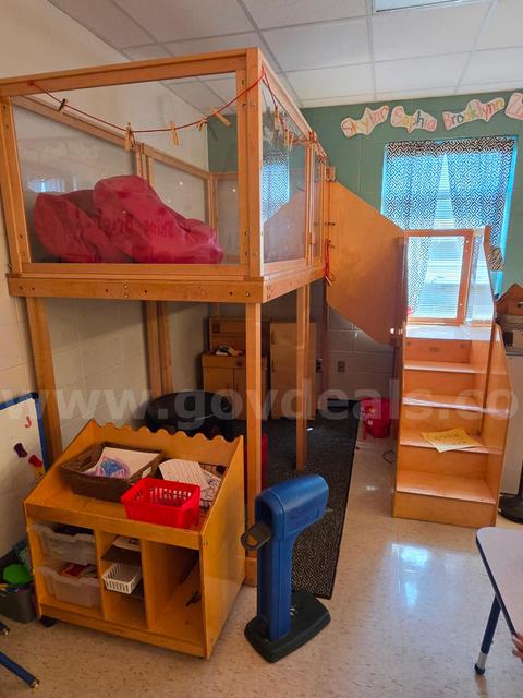 Childcraft Basic Play Loft with Clear Panels