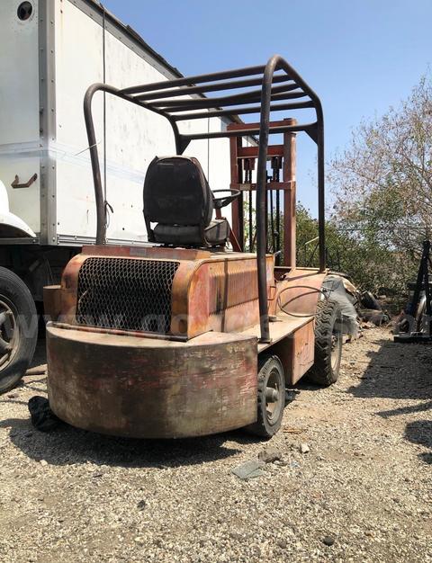 YARDMASTER BB Forklift, 3,000 lbs Lift Capacity