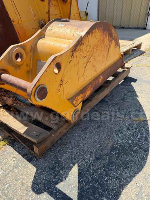 12" Cat Backhoe bucket