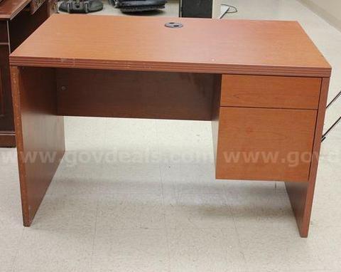 Desks (219542 NM)