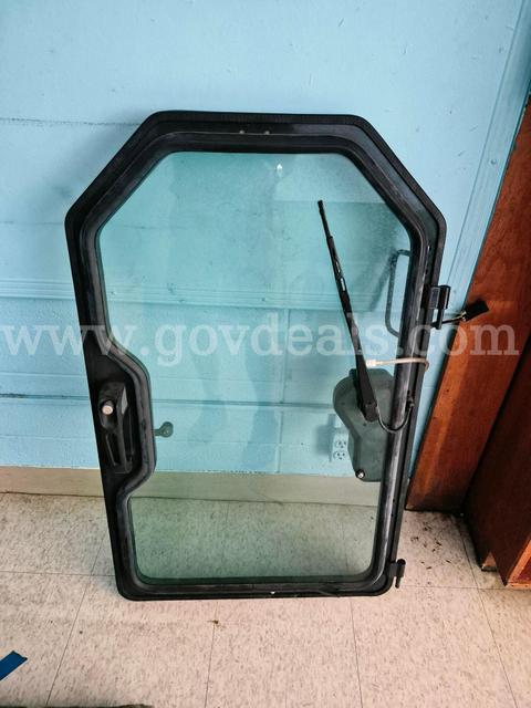 FRONT DOOR WITH WIPER