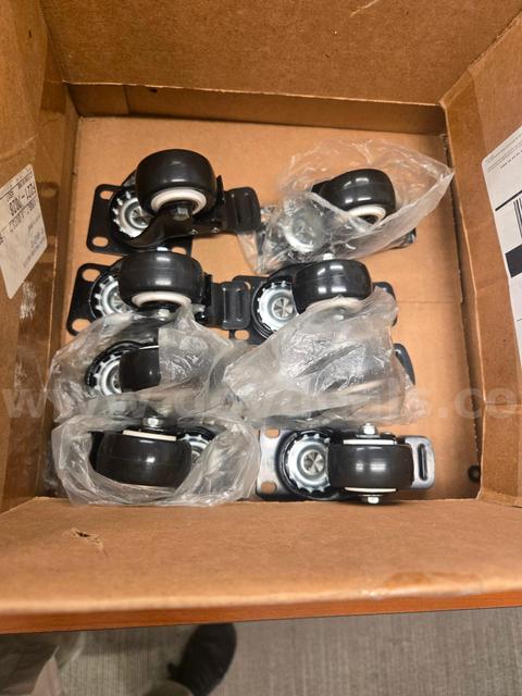 Lot of 8 dual locking casters