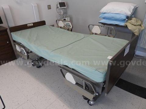 HILL-ROM HOSPITAL BED W/ MATTRESS (221073 AJ)