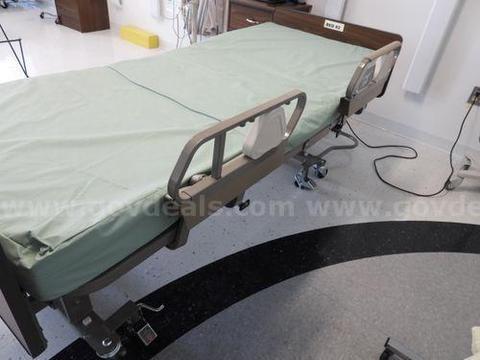 HOSPITAL BED WITH MATTRESS (221071 NB)