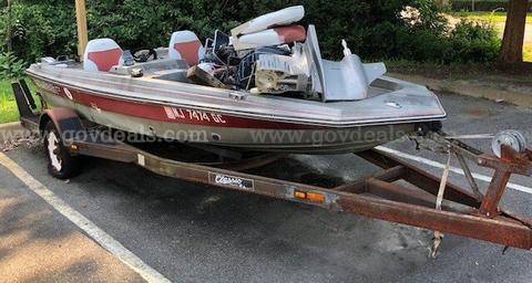1985 Bomber Boat w/ Trailer – Scrap/Parts – Must Tow