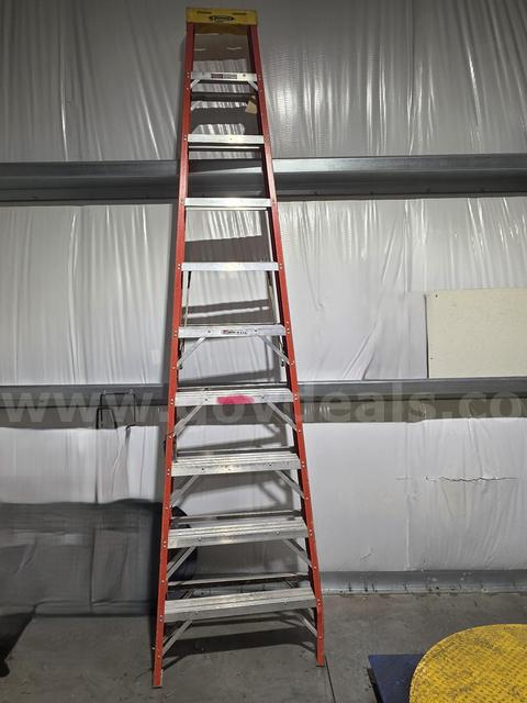 Lot of 2 Ladders