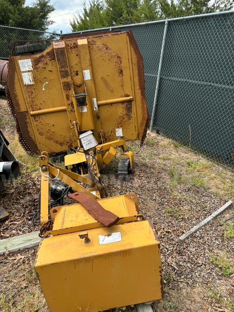 Woods Side-Cutting Mower