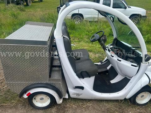 2002 GEM E825 Electric Golf Cart