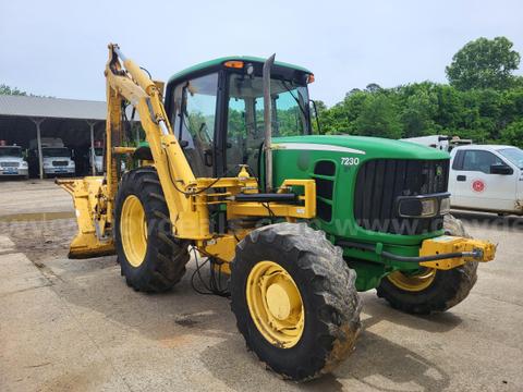 2011 John Deere 7230 Tractor