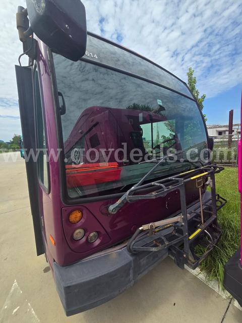 2014 Nova Bus LFS Articulated 60' Hybrid Bus