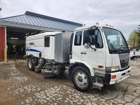 2010 Nissan UD3000