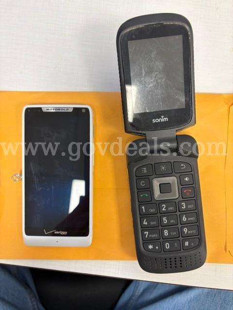 2 old phones - unknown condition