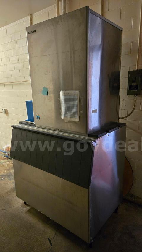 HOSHIZAKI ICE MACHINE WITH BIN