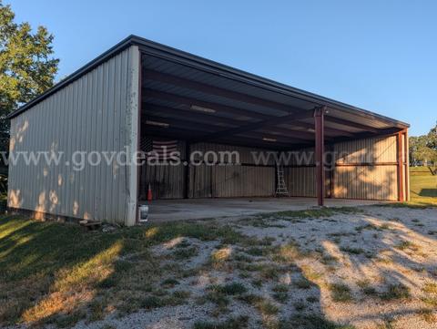Large 60' x 30' prefabricated metal building β excellent opportunity for equipme