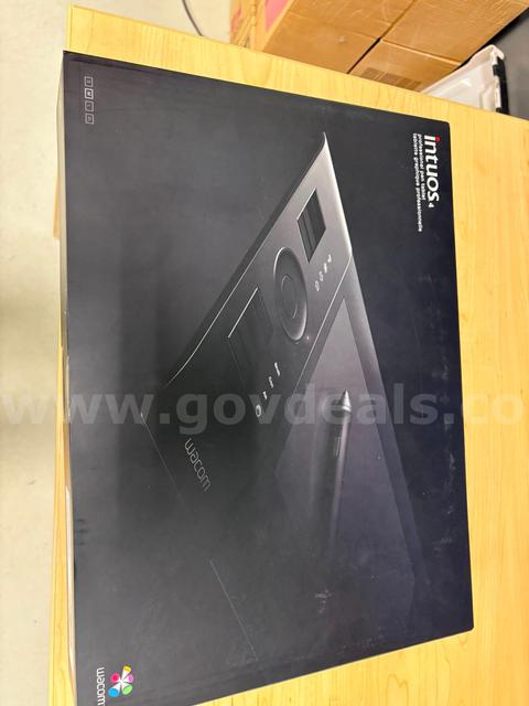 USED Wacom Intuos 4 PTK640 Medium Drawing Tablet with Pen Black