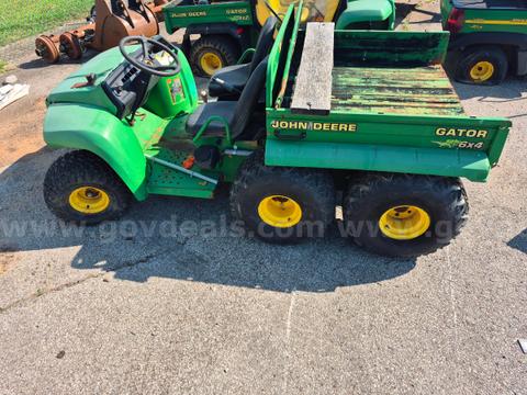 USED JOHN DEERE GATOR; CONDITION OF MOTOR UNKNOWN