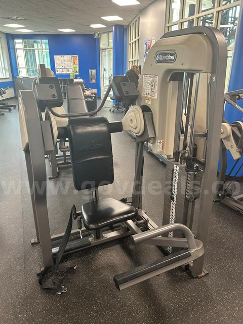 Nautilus 2ST Lat Pulldown Machine