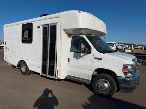 2021 FORD WAG'N TAILS MOBILE PET GROOMING CONVERSION