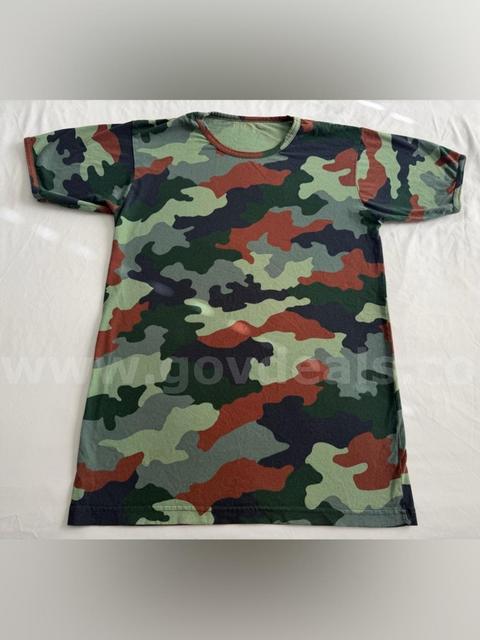 MILITARY STYLE MEN'S CAMOUFLAGE T-SHIRT MULTICOLOR/TAN-GREEN SIZE MEDIUM *WILL SHIP*