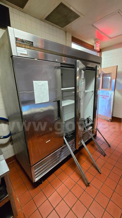 REACH IN FREEZER