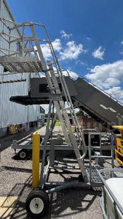 2013 Carbis Truck Inspection Stand