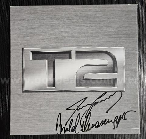 T2 Judgment Day Collector's LaserDisc Signed James Cameron Arnold Schwarzenegger