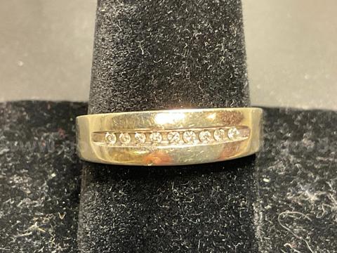 Gold Ring with Diamonds, Size 10.5, Weight 2.81g