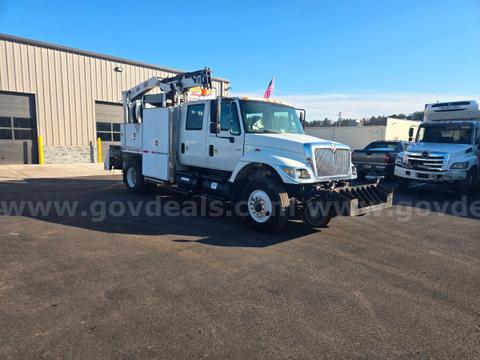 2007 international utility body with crane