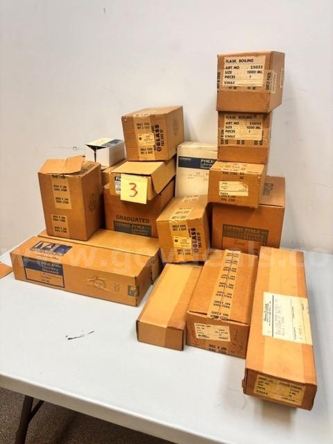 Lot of Laboratory Glassware