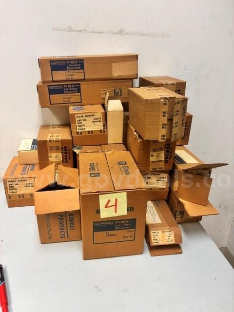 Lot of Laboratory Glassware