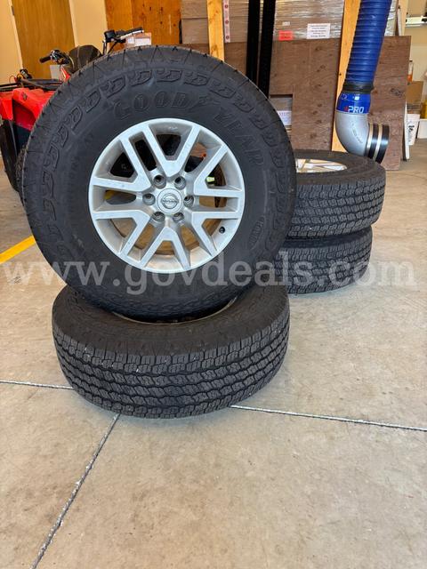 Lot of 4 Tires 265/70R16