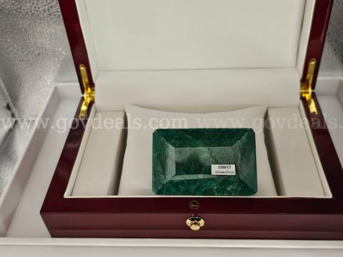 Massive Beryl Emerald Gemstone   Emerald Cut  1200 CT