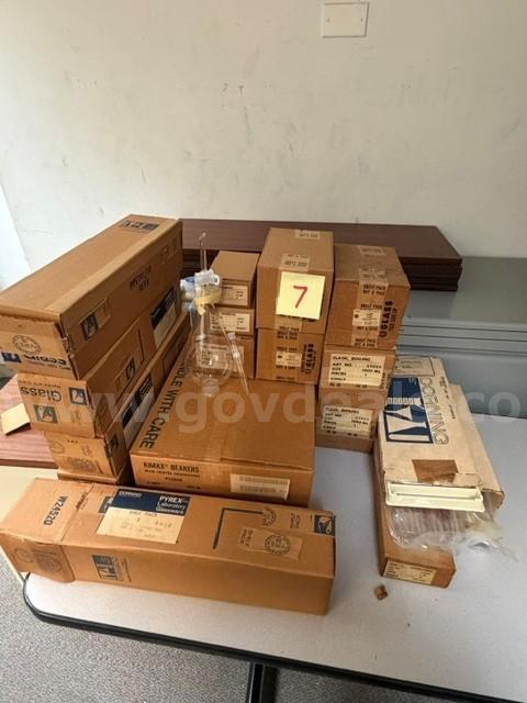 Lot of Laboratory Glassware