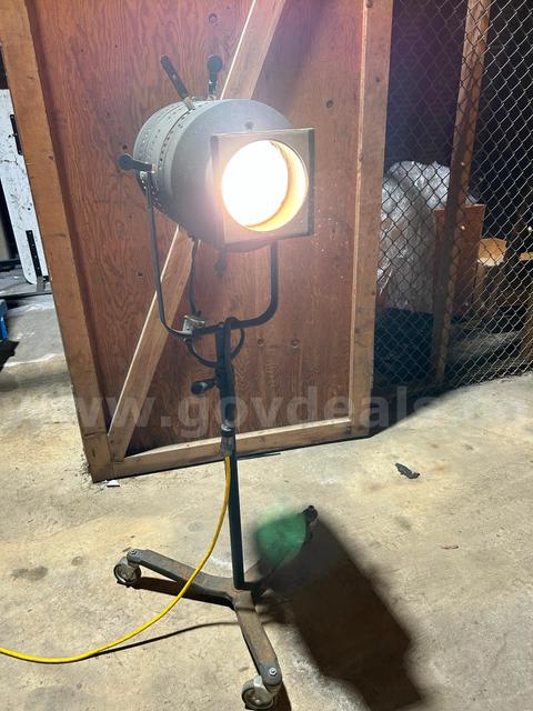 1 Vintage Kliegl Bros. stage spotlight w/ Stand (New York) 120V