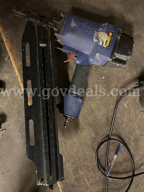 Campbell Hausfeld Pneumatic Nail Gun