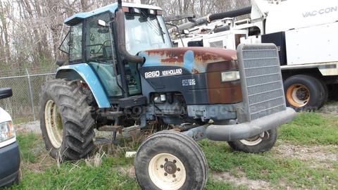 NEW HOLLAND 8260 TRACTOR NEEDS TOW