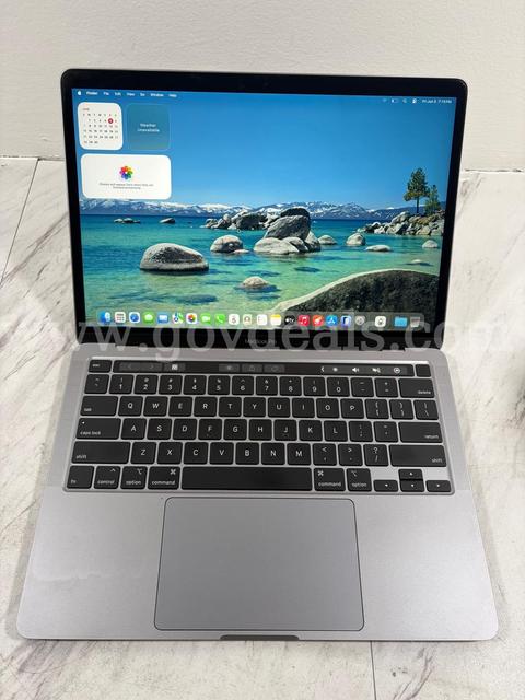 2020 13" MacBook Pro / Intel i7 Processor / 16 GB RAM / 500 GB Storage
