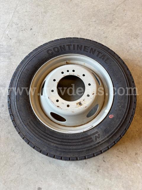 One Continental Tire 225/70R19.5