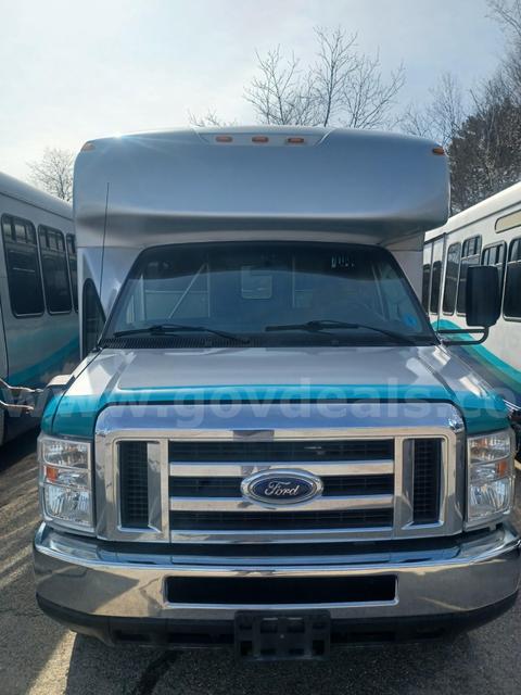 Starcraft Senator 2 Body-on-Chassis Bus