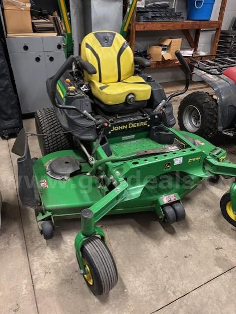 John Deere Zero turn mower