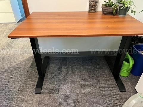 Adjustable Crank Stand Desk