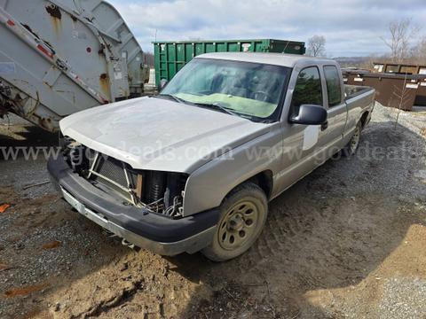 2005 Chevrolet Silverado 1500 LS Ext. Cab Short Bed 2WD